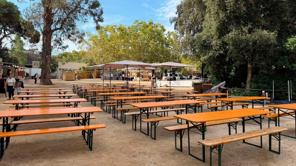 alquiler mobiliario de madera para eventos en barcelona | Carpas Arlia