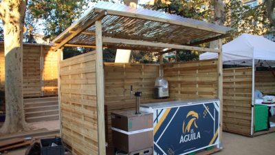 Lloguer de Mobiliari per a Esdeveniments | Caseta de Fusta amb Barra de Cervesa