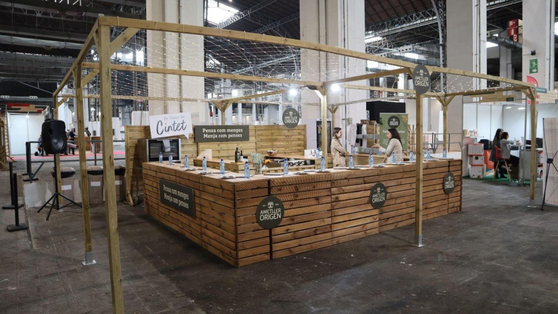 Lloguer de Mobiliari per a Esdeveniments | Caseta promocional de Fusta per a Esdeveniments