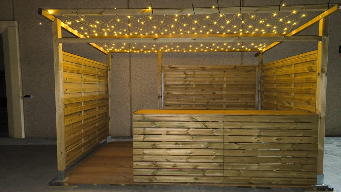 Lloguer de Mobiliari per Esdeveniments | Caseta de Fusta amb Il·luminació LED al Sostre