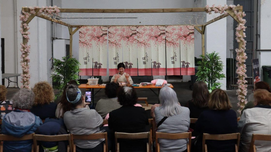 Lloguer de Mobiliari per a Esdeveniments | Estand per a presentació d'esdeveniments